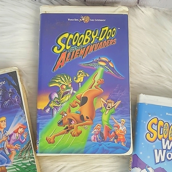 Scooby-Doo VHS Tape Movie Bundle Alien Invaders Zombie Island Winter Wonderdog - Picture 7 of 17